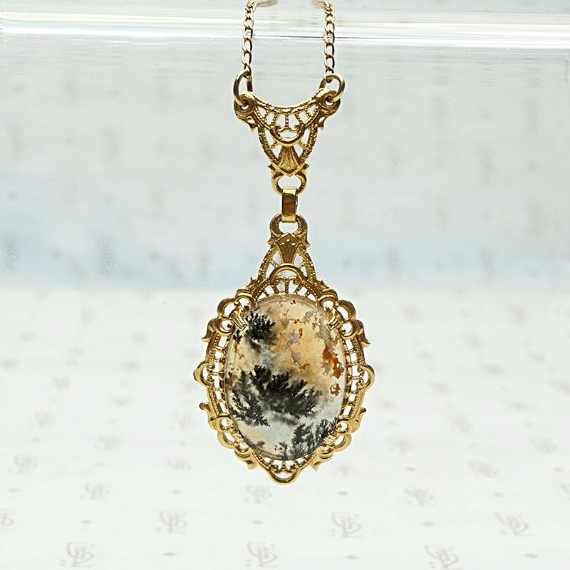 Ornate Agate in Filigree Necklace, detail view.