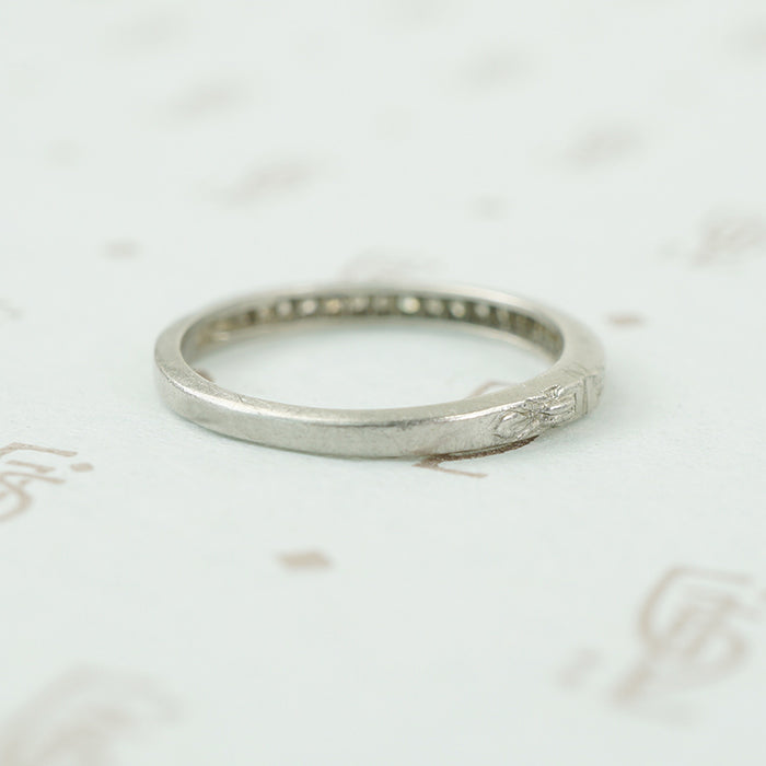 side detail of platinum and diamond band