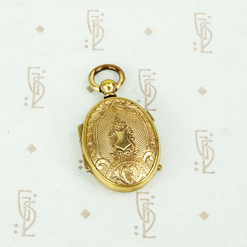 oval pocket watch style locket gold front and back