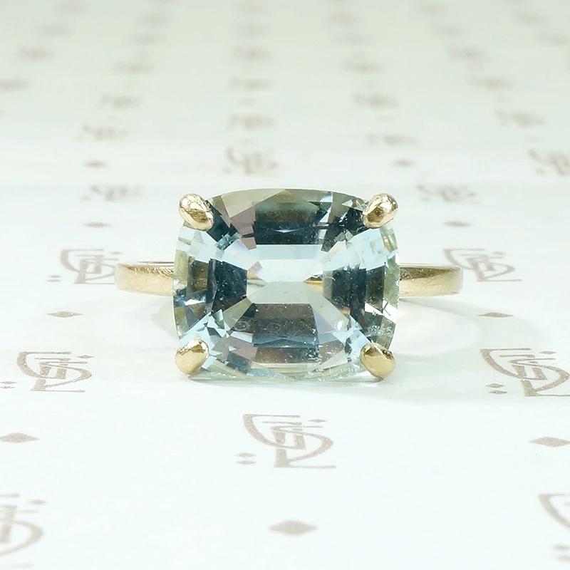 Solitaire Aquamarine Stunner in Gold by 720