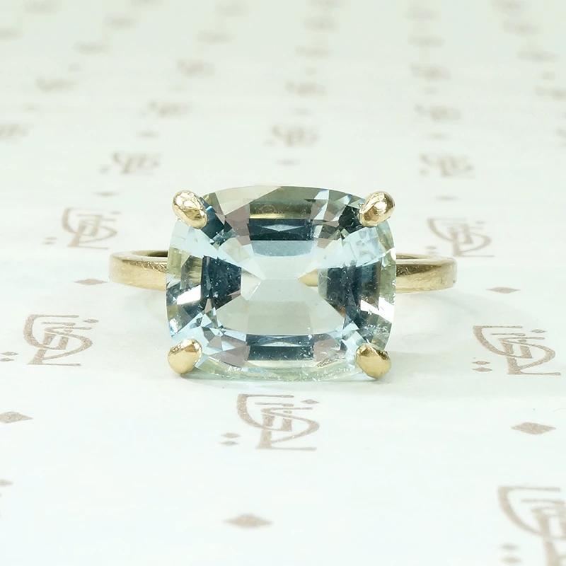 Solitaire Aquamarine Stunner in Gold by 720