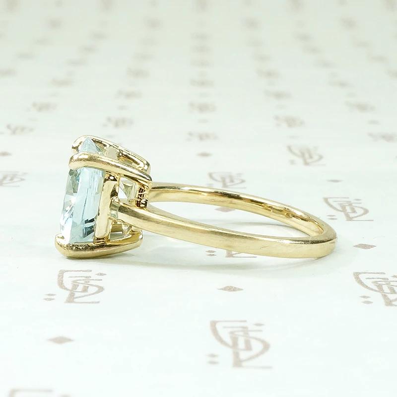 Solitaire Aquamarine Stunner in Gold by 720