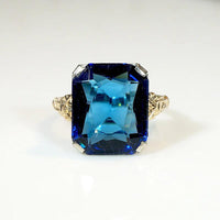 Gorgeous Sapphire Triplet in Engraved Two Tone RingGorgeous Sapphire Triplet in Engraved Two Tone Ring