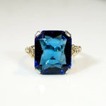 Gorgeous Sapphire Triplet in Engraved Two Tone RingGorgeous Sapphire Triplet in Engraved Two Tone Ring