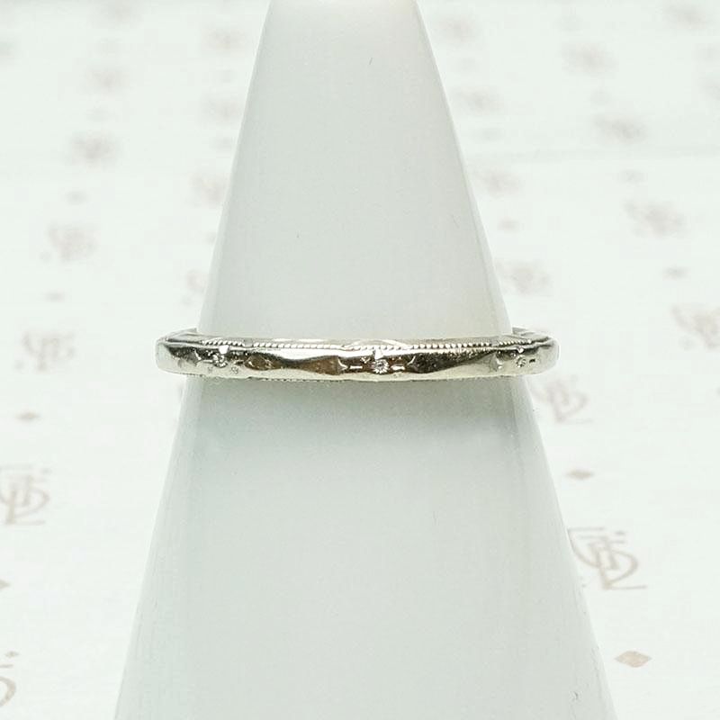 Forget Me Not Deco Band with "V" Engraving