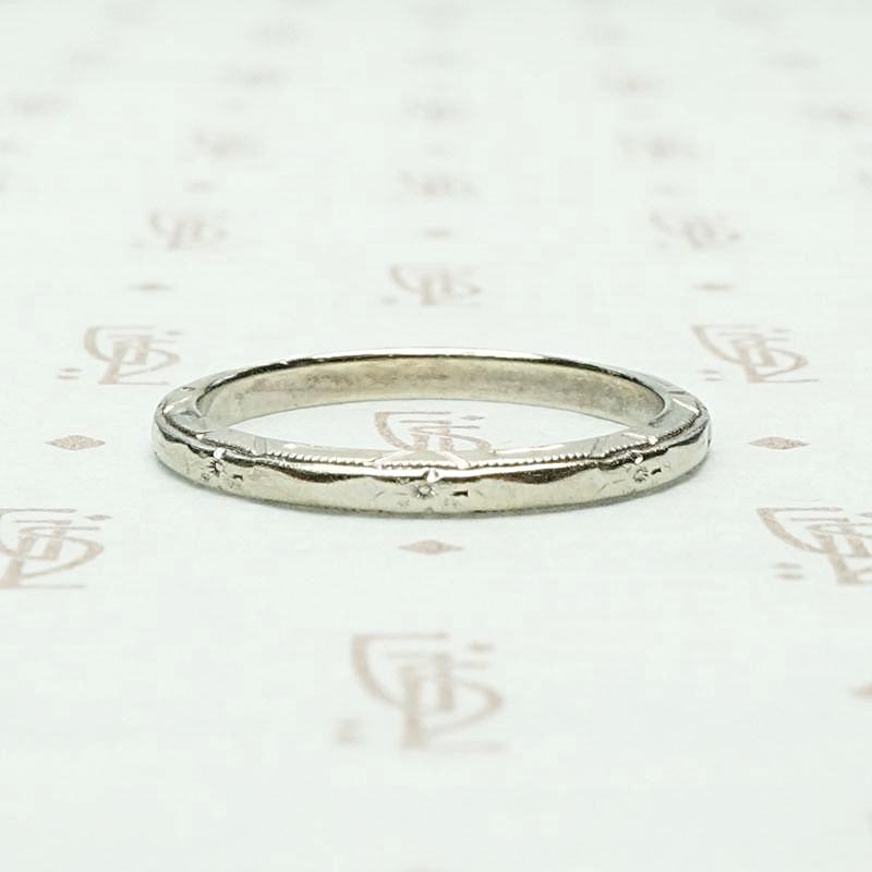Forget Me Not Deco Band with "V" Engraving