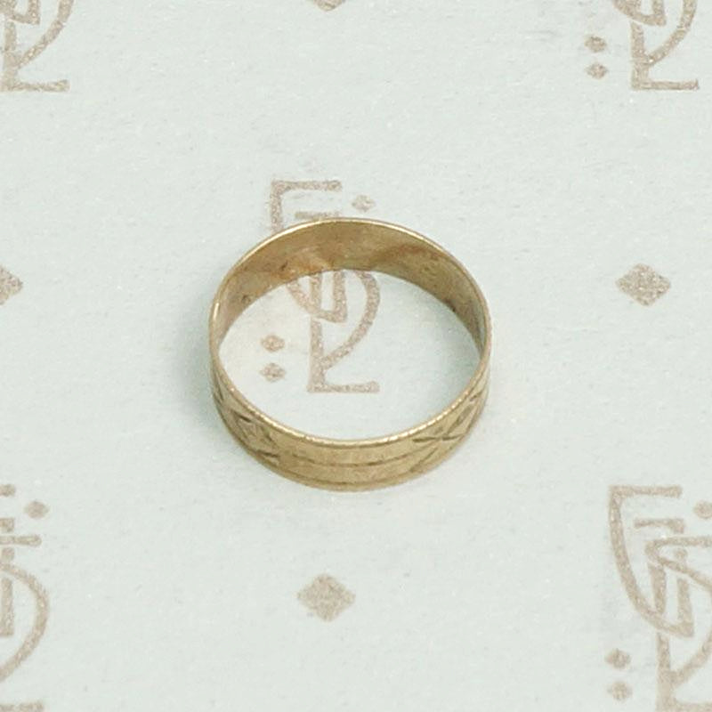 Engraved Cigar Band Style Victorian Tiny Ring