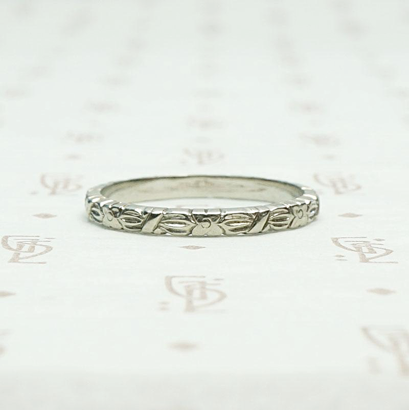 Bright White Gold Leaves and Flowers Band, profile view.