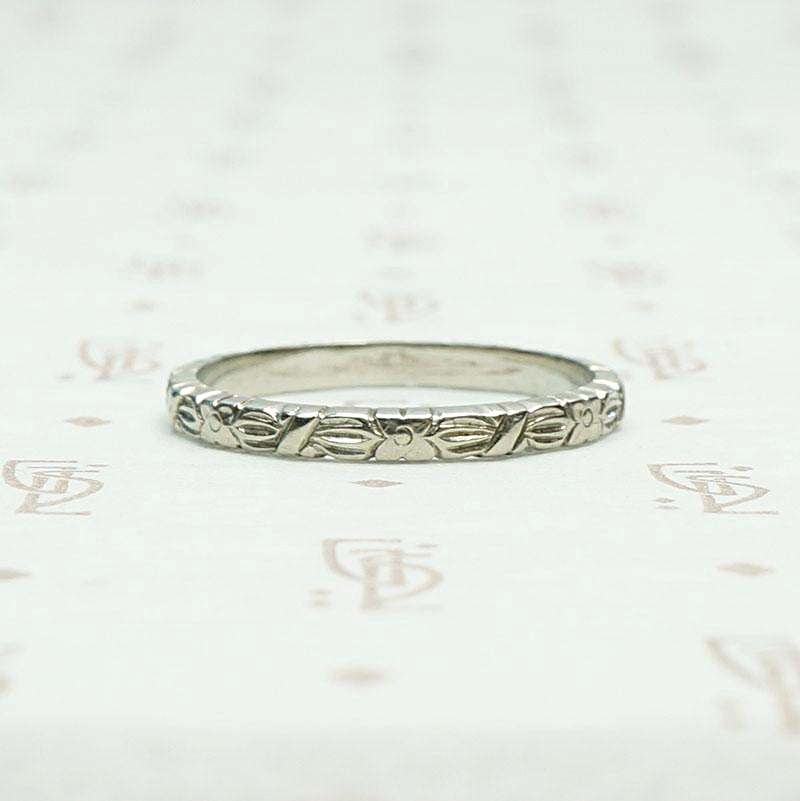 Bright White Gold Leaves and Flowers Band, profile view.