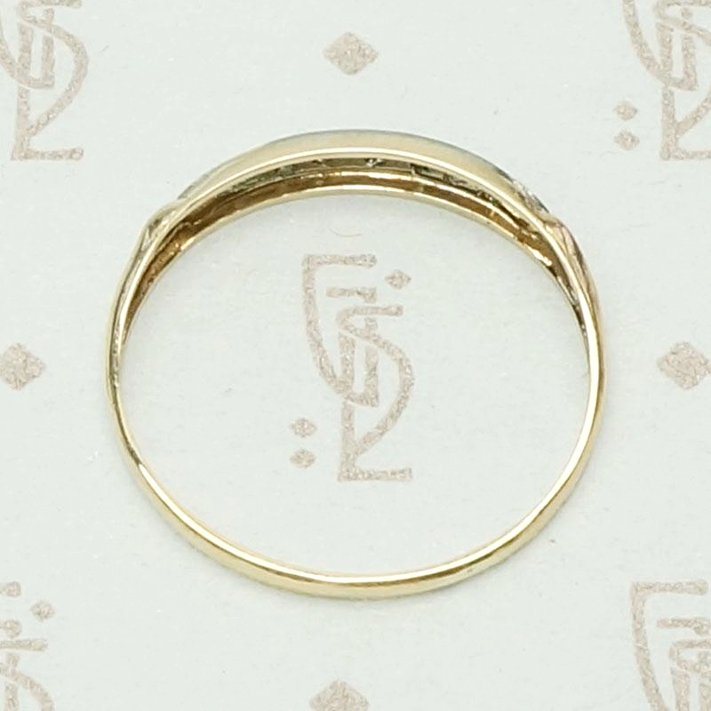 Rose Cuts in Two Tone 1940s Band, top view