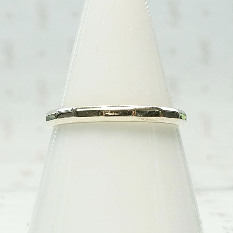 Facets & Bevels Retro White Gold Band