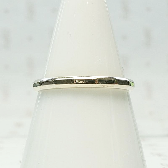 Facets & Bevels Retro White Gold Band