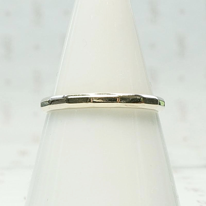 Facets & Bevels Retro White Gold Band
