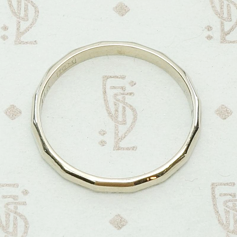 Facets & Bevels Retro White Gold Band
