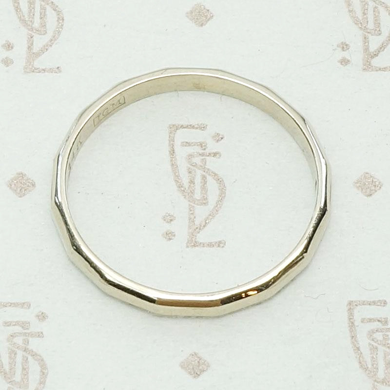 Facets & Bevels Retro White Gold Band