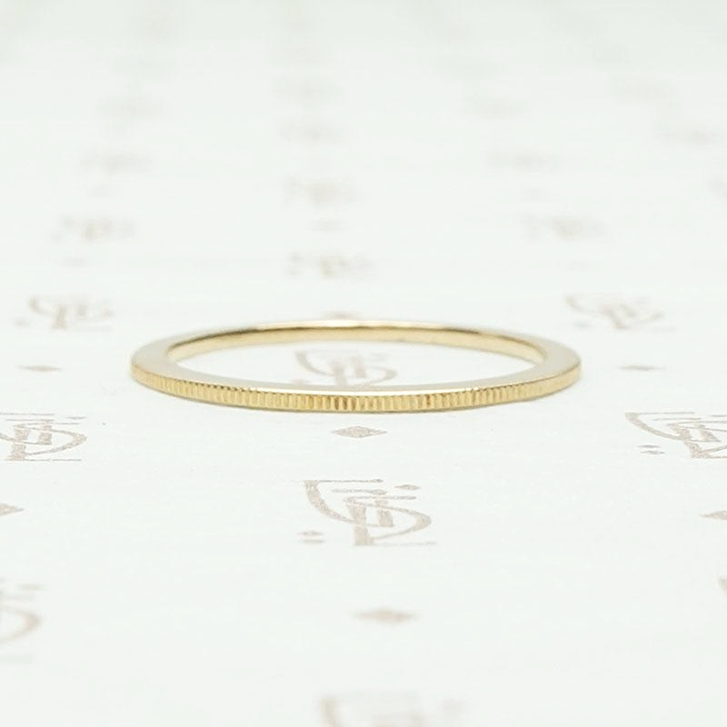 Retro Gold Band with Ribbed Edge