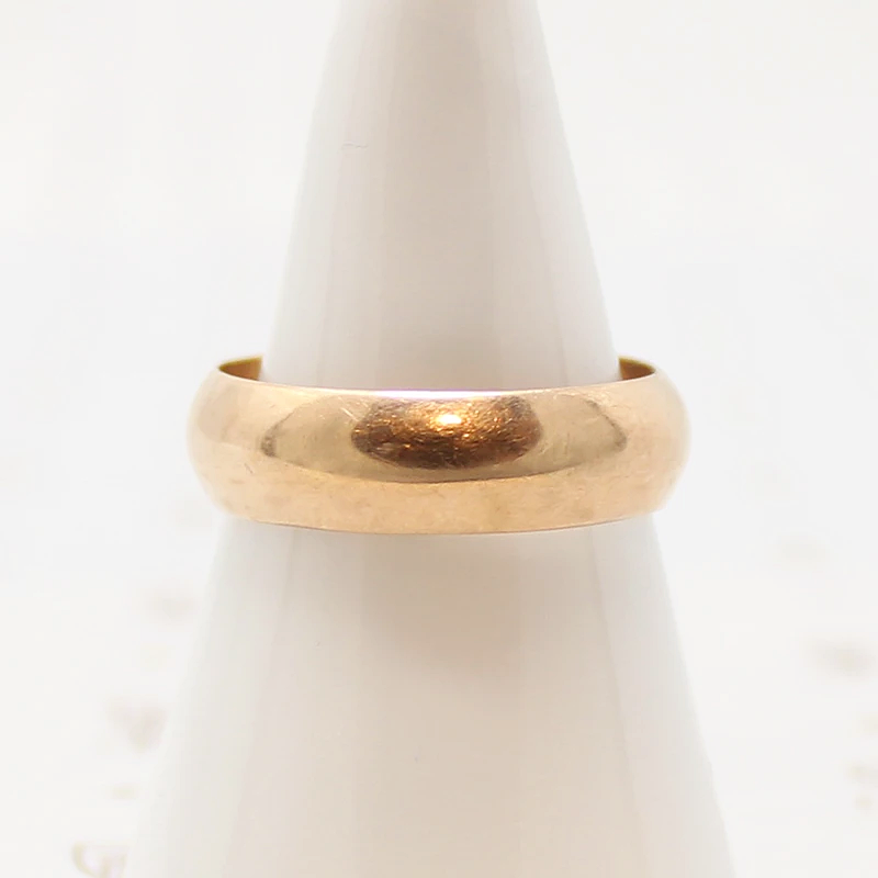 Curvy Warm Gold Antique Wedding Band