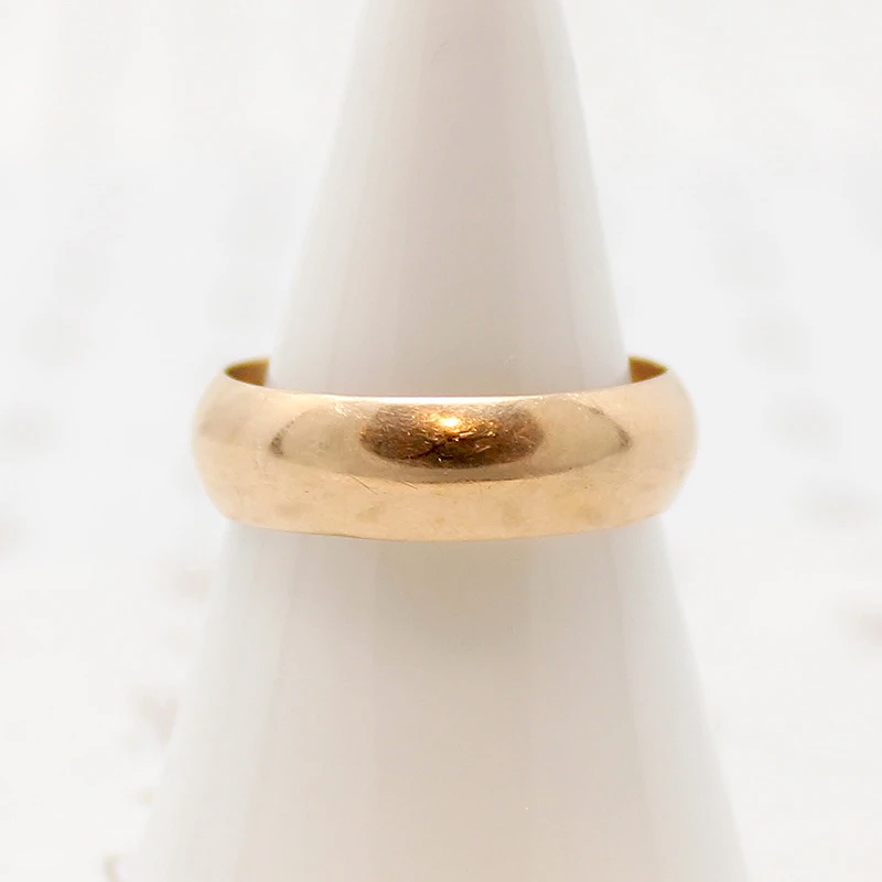 Curvy Warm Gold Antique Wedding Band