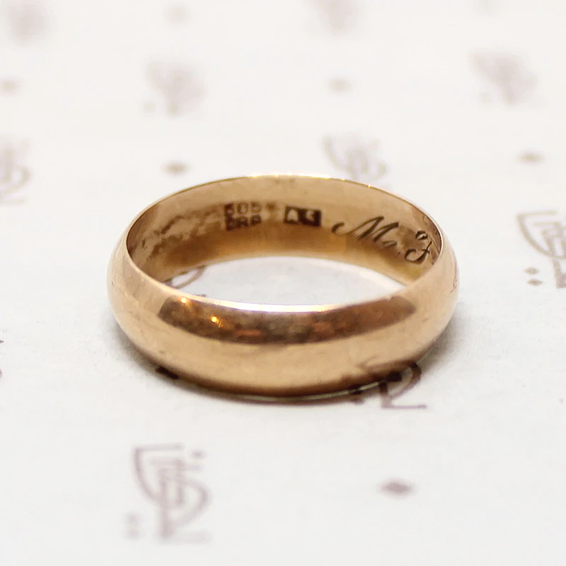 Curvy Warm Gold Antique Wedding Band