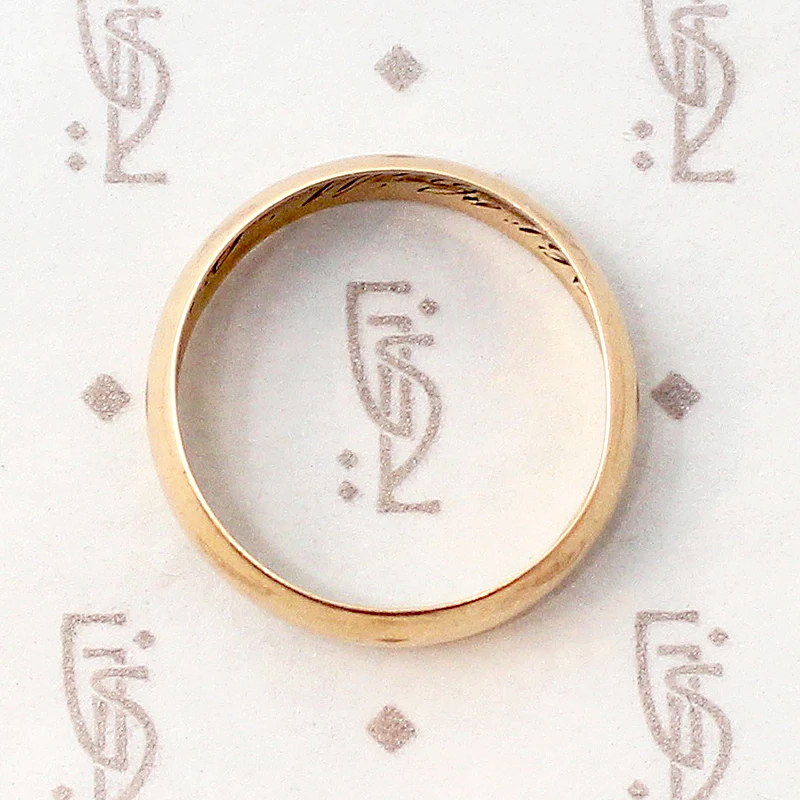 Curvy Warm Gold Antique Wedding Band