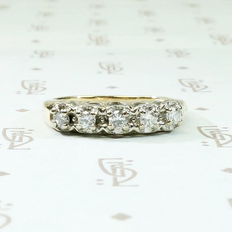 Scalloped Two-Tone Diamond Wedding Band