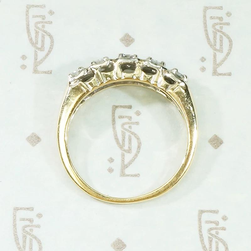 Scalloped Two-Tone Diamond Wedding Band