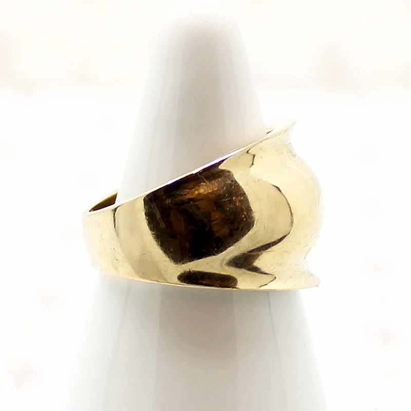 Wide Domed 10k Gold Band c. 1970