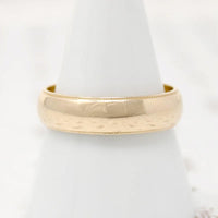 Elegant Vintage Gold Wedding Band with Milgrain