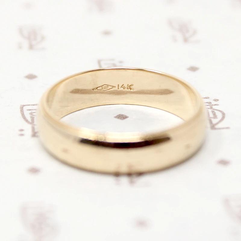 Elegant Vintage Gold Wedding Band with Milgrain
