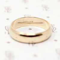 Elegant Vintage Gold Wedding Band with Milgrain