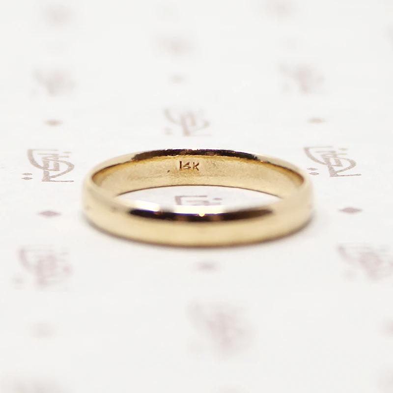 Vintage Gold Wedding Band with Light Half Round