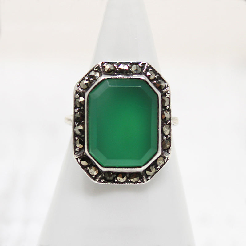 Bright & Fresh Chrysoprase German Deco Ring
