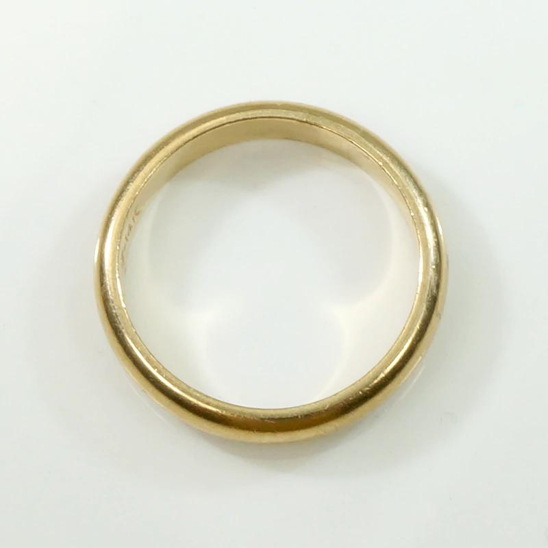Curvy Half Round Gold Wedding Band