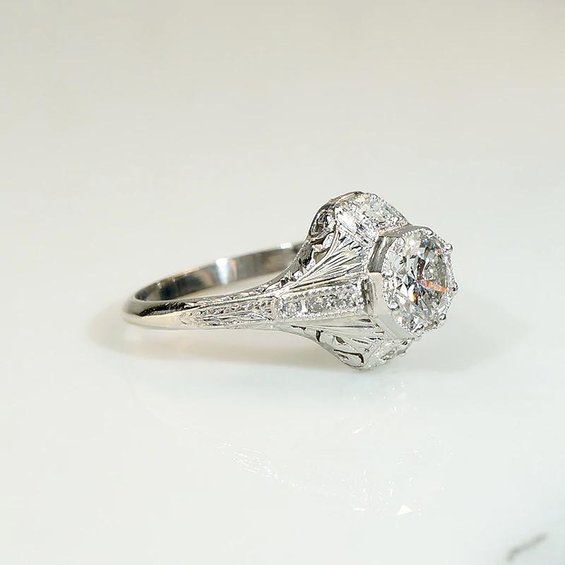 Enchanting Details Diamond Deco Engagement Ring