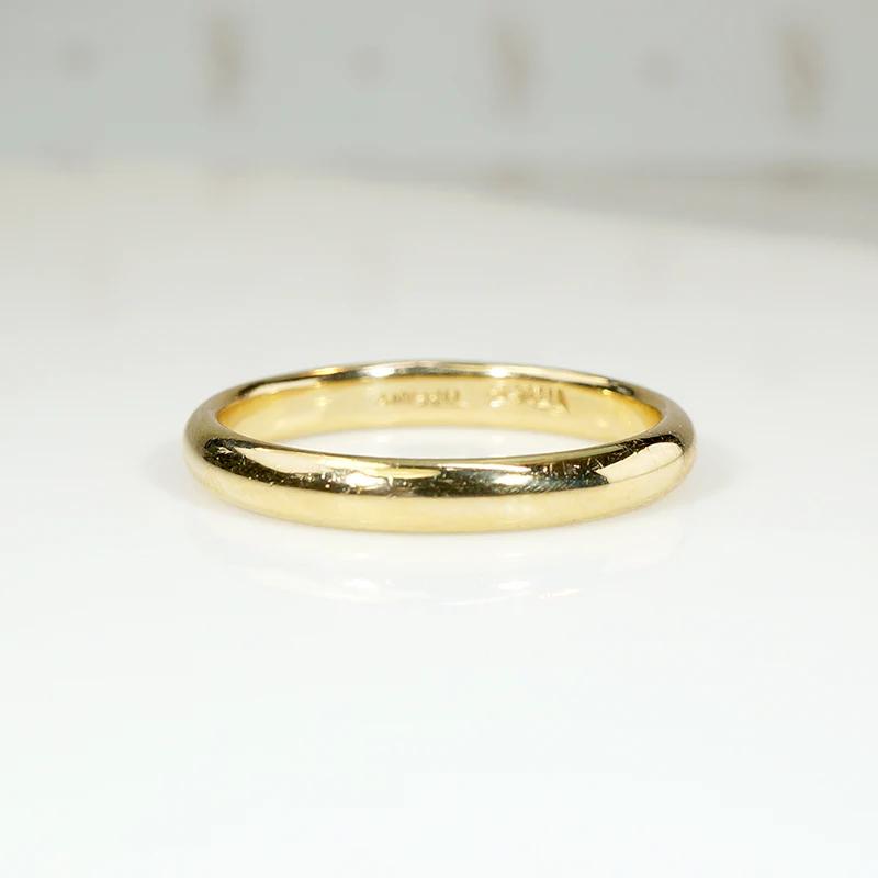 Curvaceous 18k Gold Tiffany Wedding Band