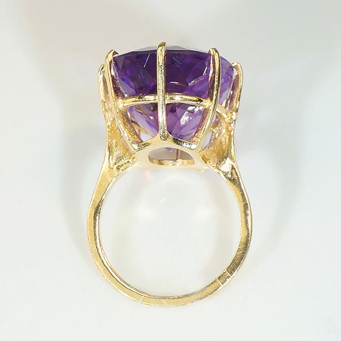 Superb Amethyst in Gold Cocktail Ring