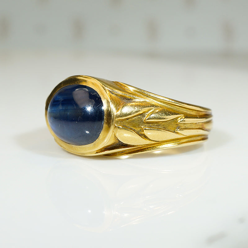 Art Nouveau 18k Cabochon Sapphire Ring