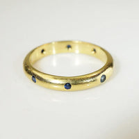 Lush Sapphire Studded 18k Gold Band