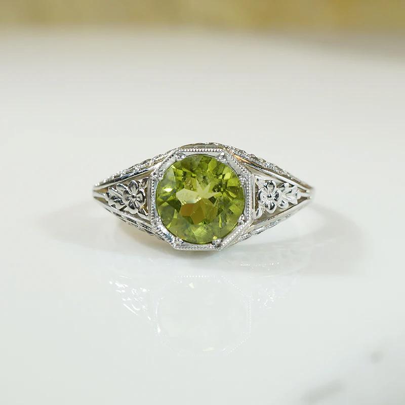 Art Deco Flowery Filigree Peridot Ring