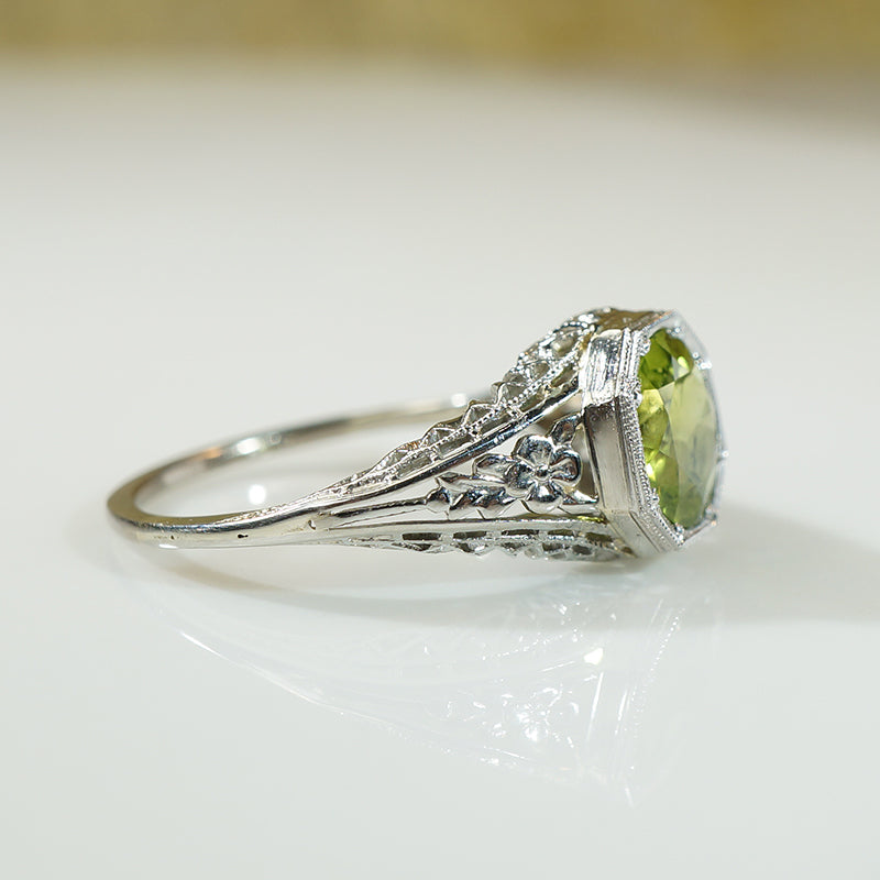 Art Deco Flowery Filigree Peridot Ring