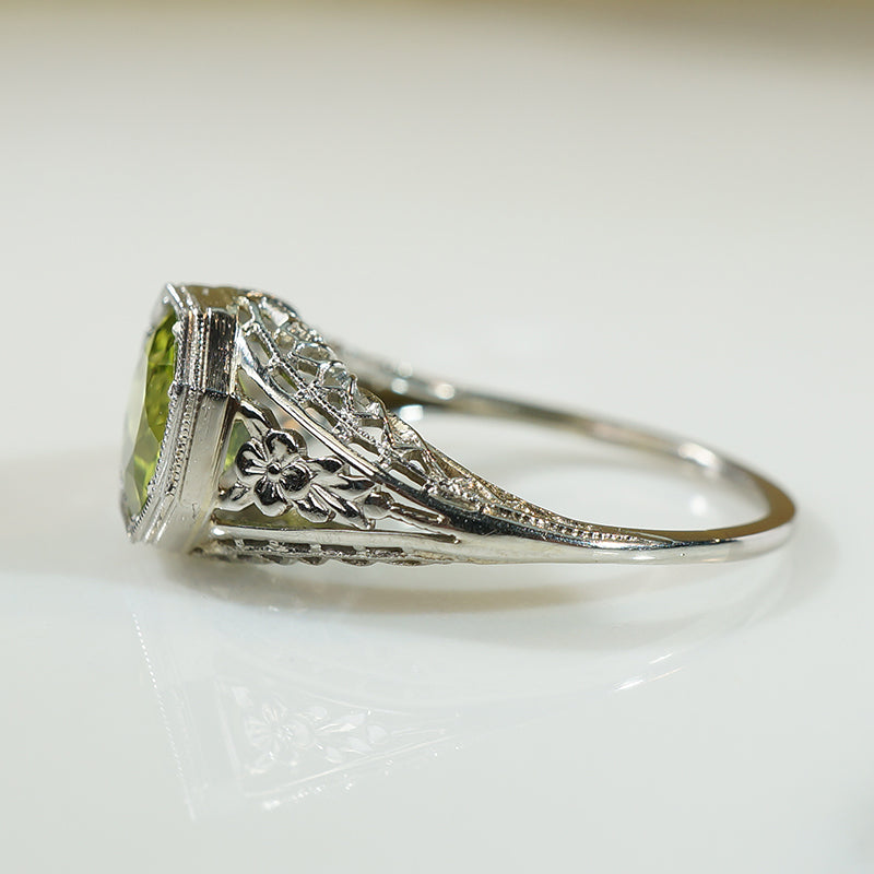 Art Deco Flowery Filigree Peridot Ring