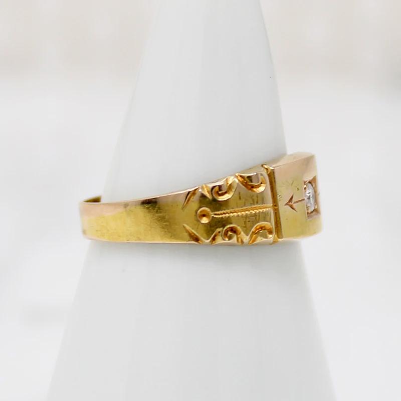Engraved Diamond Set English 15ct Band