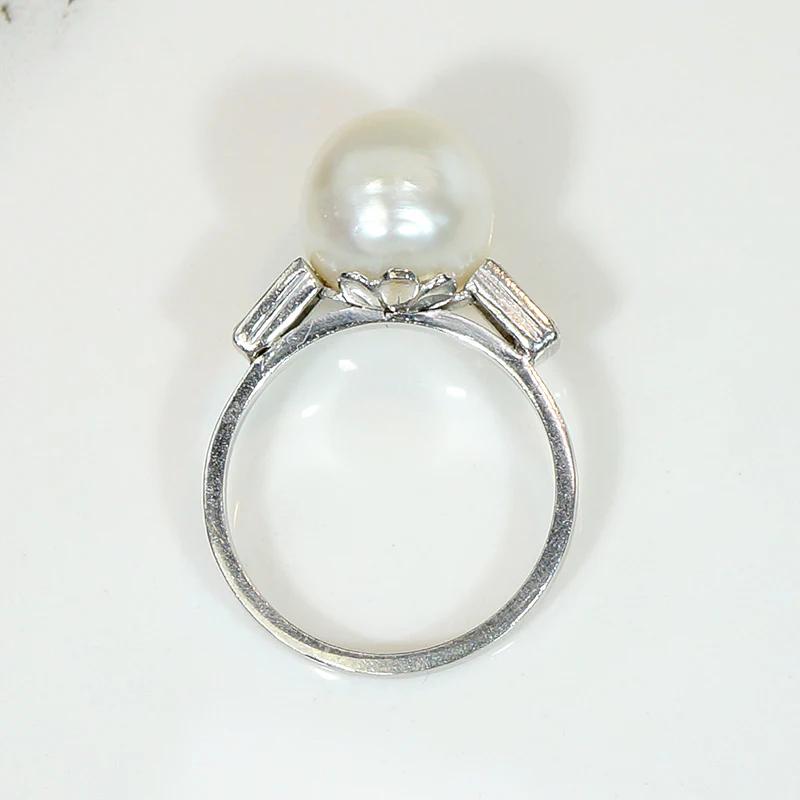 Sublime Natural Pearl in Platinum Ring
