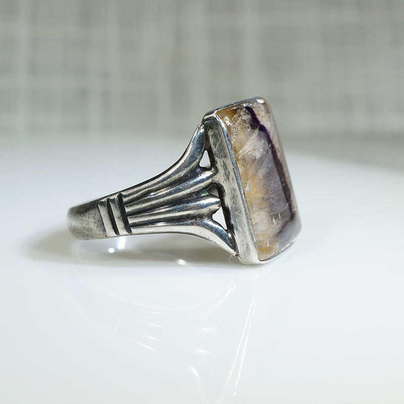 Early Agate and Silver Native American Ring