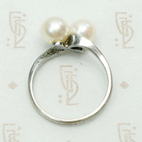 Mid Century Crossover Ring in Silver & Pearls