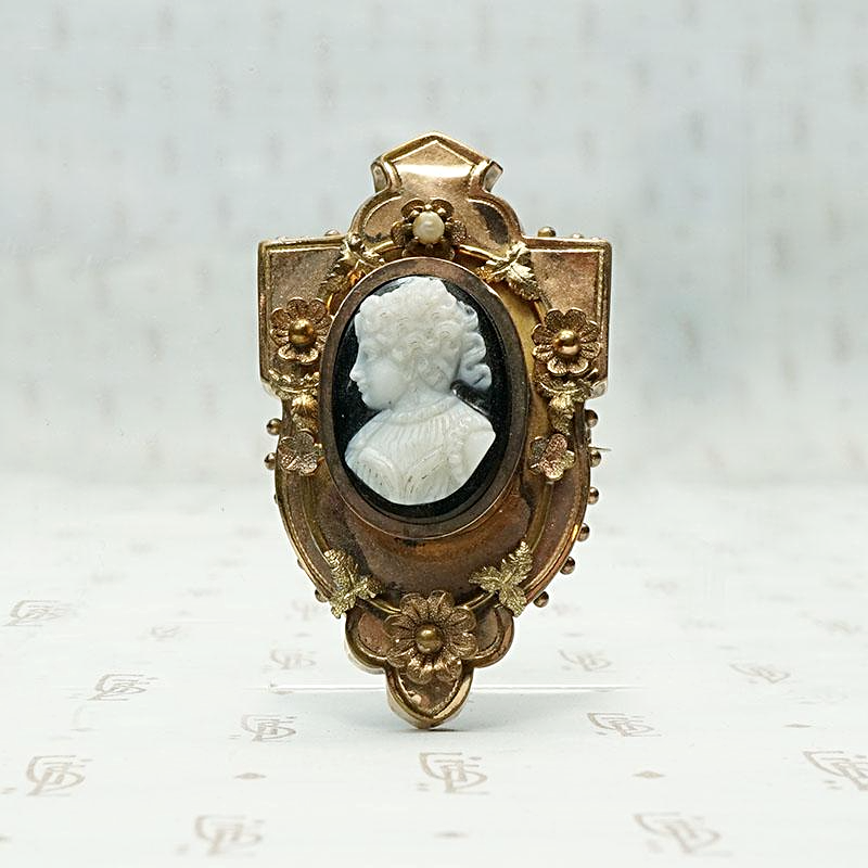 Victorian Agate Cameo Brooch with Locket