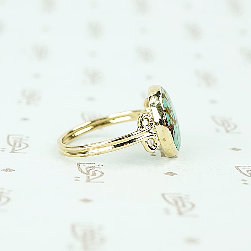 round turquoise in 14k gold specimen ring side view