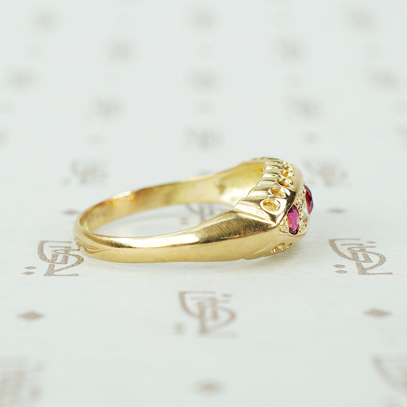 Vintage 18k Yellow Gold Diamond and Ruby Ring