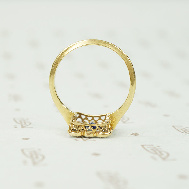 Cornflower Blue Sapphire and Diamond Ring