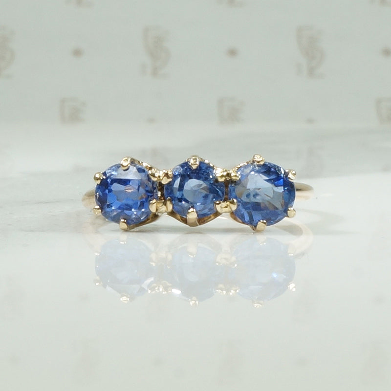 Antique Ring with Stunning Sapphires